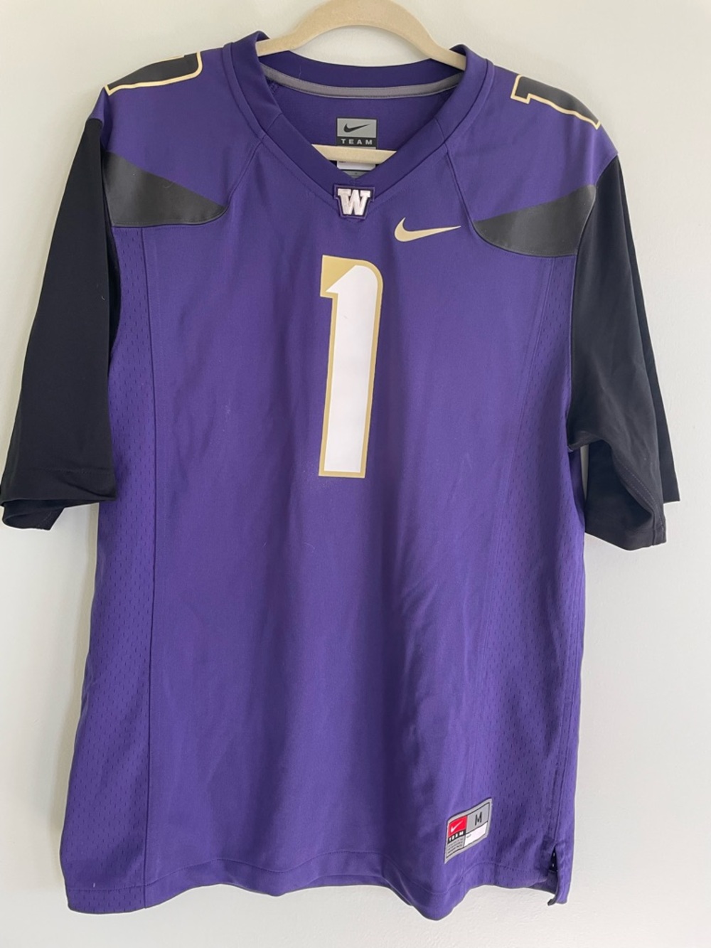 Official UW Huskies Football Jersey (Sz M) with UW Drink Tumbler NIB